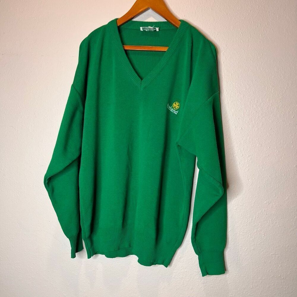Blarney castle vintage 1980s or 1990s green V-neck pullover sweater featuring em
